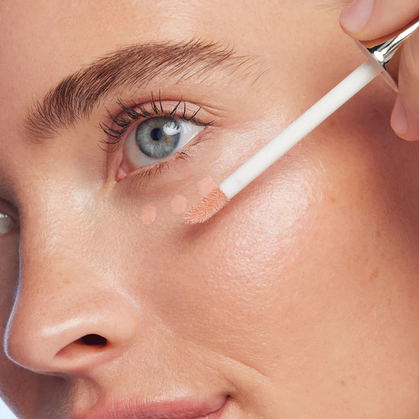 Artikli/3264680045295-vn069001_merveillance-eye-lighter-serum_application