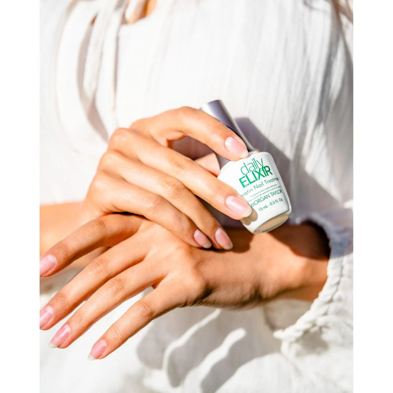 Artikli/3313000-morgantaylordailyelixir-handshot.jpg-840px2x