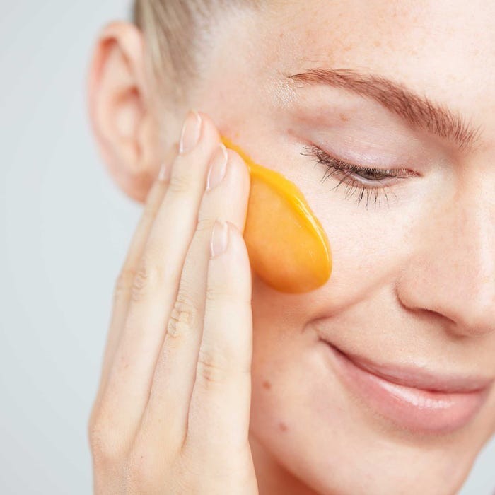 Artikli/50154_superfood_aha_glow_cleansing_butter_applicationx2000_m
