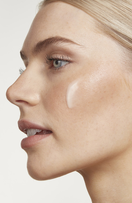Artikli/50278_Clarifying_Serum_50ml_Application_Gigix3680