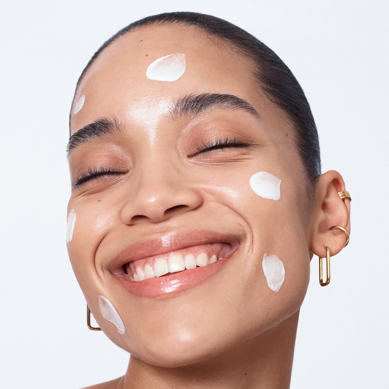 Artikli/Pro-Collagen_Skin-Protection-Fluid_SPF-50_ModelShot-6x1080